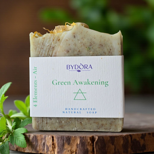 A refreshing handmade soap enriched with green and white clays, mint, rosemary and nettle. Cleanses deeply while revitalising and refreshing the skin.